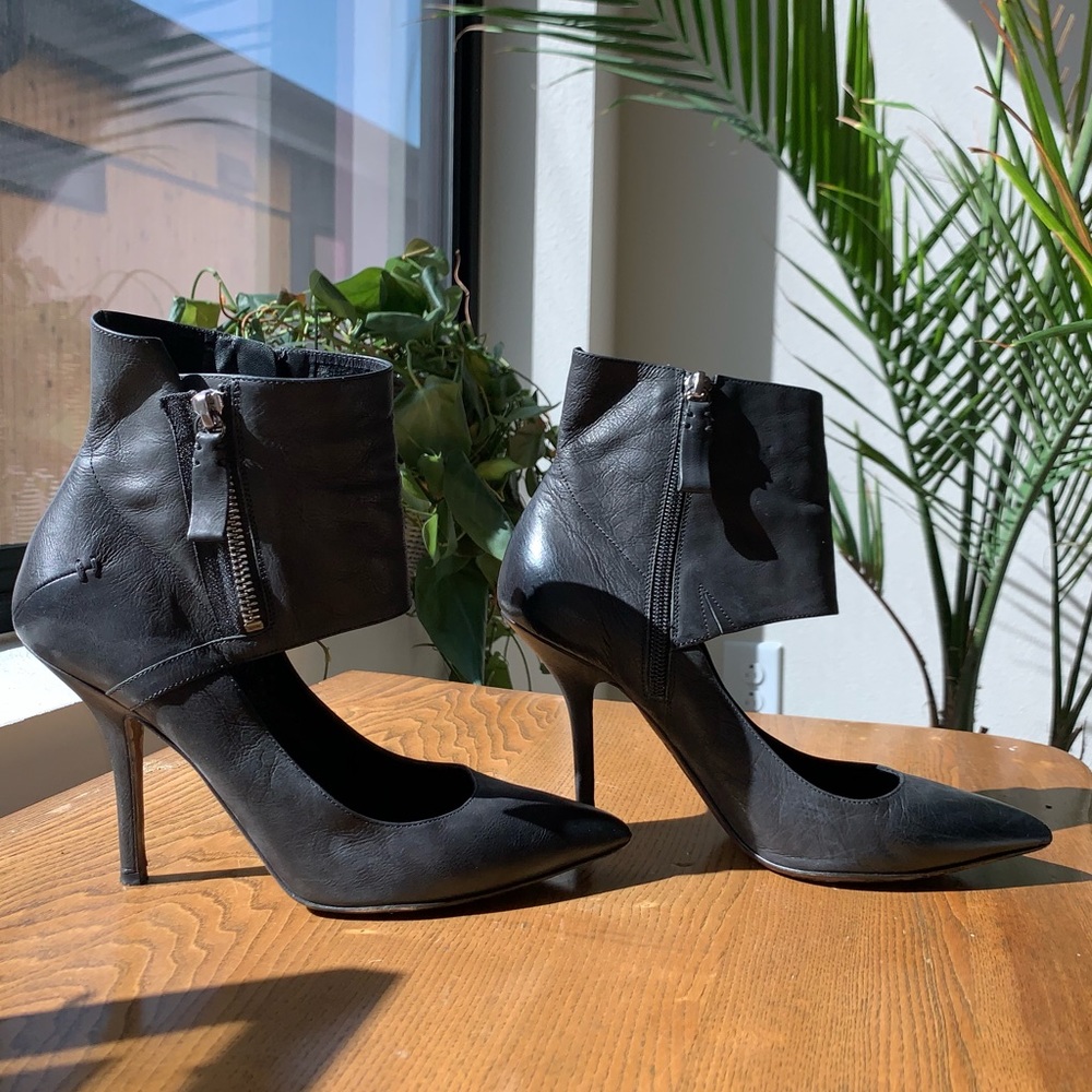 Vera Wang Vera Cuoio Heels 38/US 8 black leather